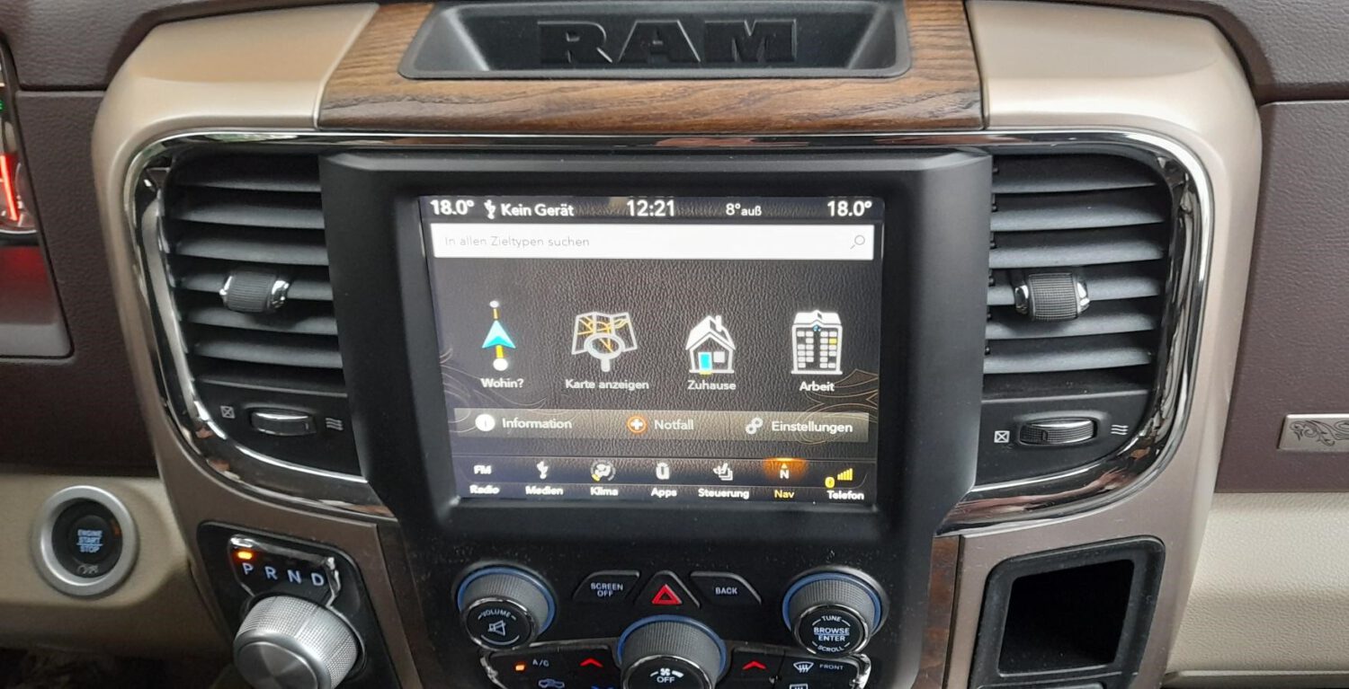 Ram Display Ui RAM Uconnect Navigation Display Reparatur | Alfa Electronic e.K